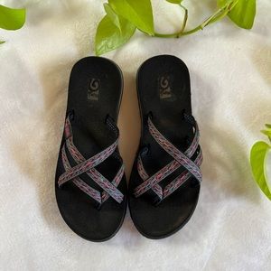 Teva Women’s Olowahu flip flops